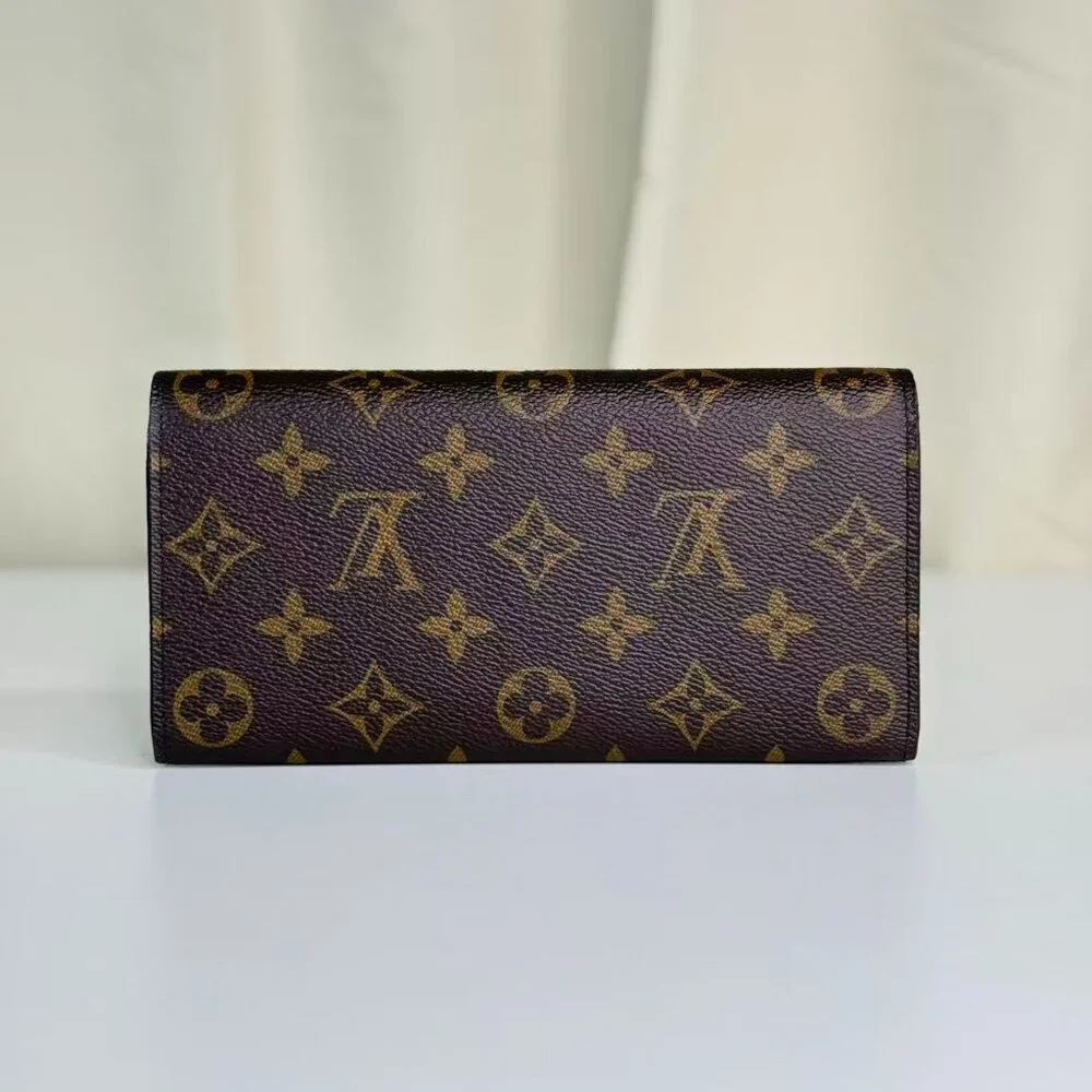 Louis Vuitton Monogram Canvas Wallet with Classic LV Logo Design